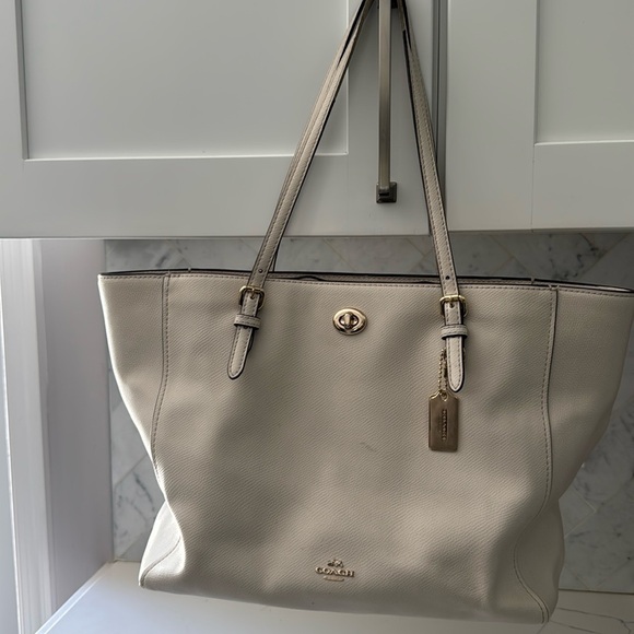 COACH CREAM TURNLOCK TOTE IN CROSSGRAIN LEATHER - Picture 1 of 11